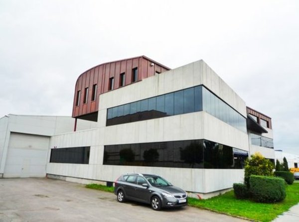 AMPLIACIÓN DE EDIFICIO DE OFICINAS EN EL POLÍGONO DE SILVOTA, LLANERA