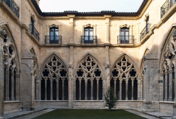 RESTAURACIÓN DEL CLAUSTRO, CUBIERTA Y TAMBOR DE LA CAPILLA DE SANTA MARÍA DEL REY CASTO DE LA CATEDRAL DE OVIEDO