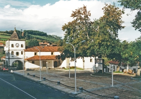 URBANIZACIÓN PLAZA Y ENTORNO MONUMENTAL EN SOTO DE LUIÑA