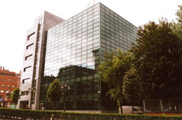 DIRECCIÓN DE OBRA Y PROYECTO MODIFICADO DE EDIFICIO ADMINISTRATIVO EN OVIEDO