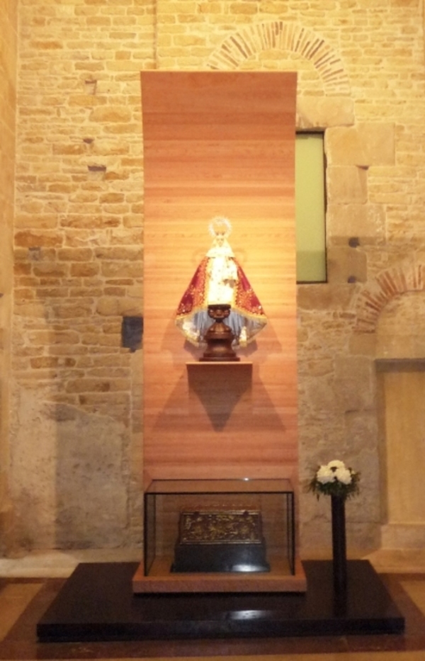 ESTELA PARA LA VIRGEN DE COVADONGA EN LA CATEDRAL DE OVIEDO